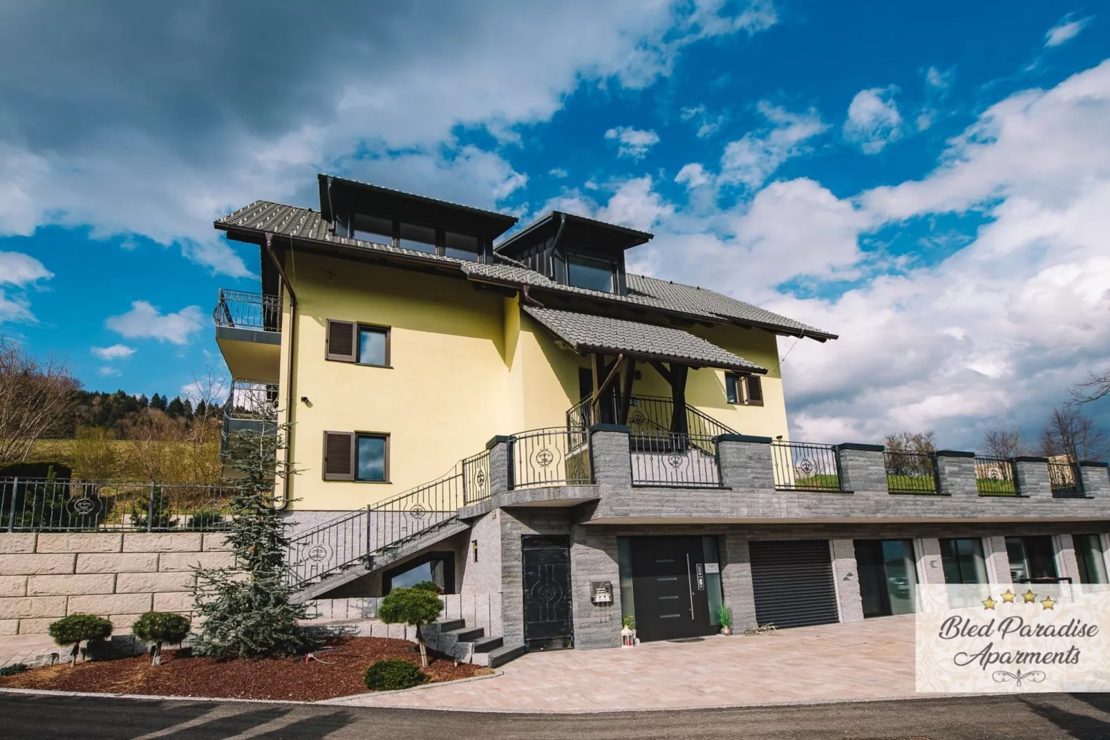 Bled Prestigious and Stylish Apartments - Classic One Bedroom Apartment with Balcony (owner 4)-Buitenlucht