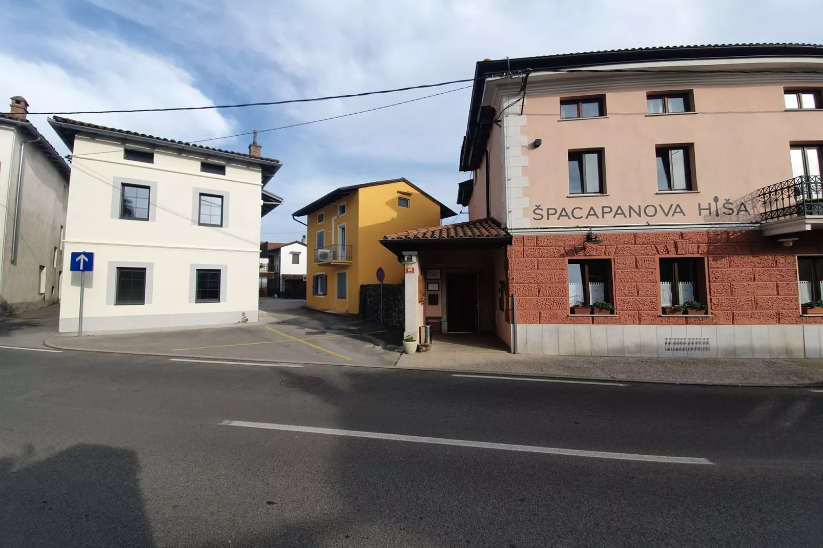 Komen Getaway Holiday Home with Balcony - Four Bedroom Holiday Home with Balcony-Buitenlucht