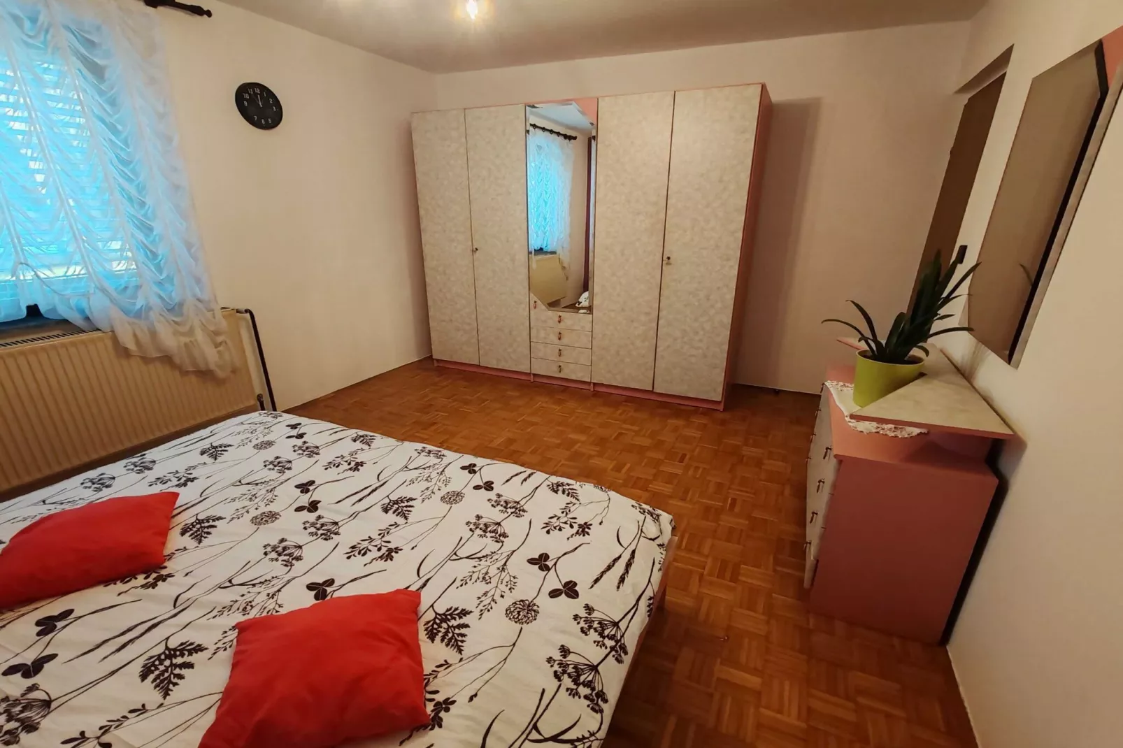 Brezovica Spacious Family-Friendy Apartment - Two Bedroom Apartment with Balcony-Slaapkamer