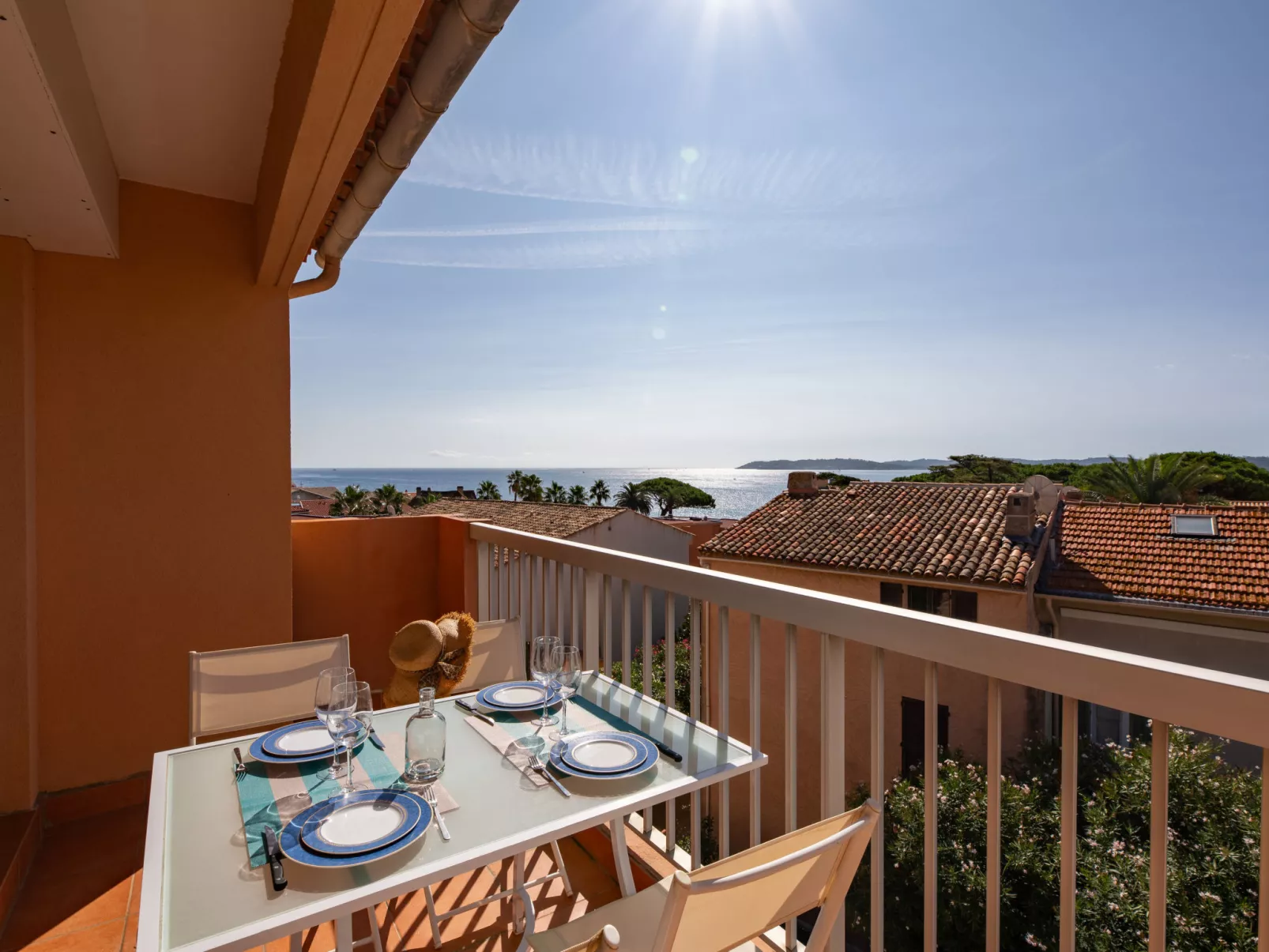 La Marjolaine-Buiten