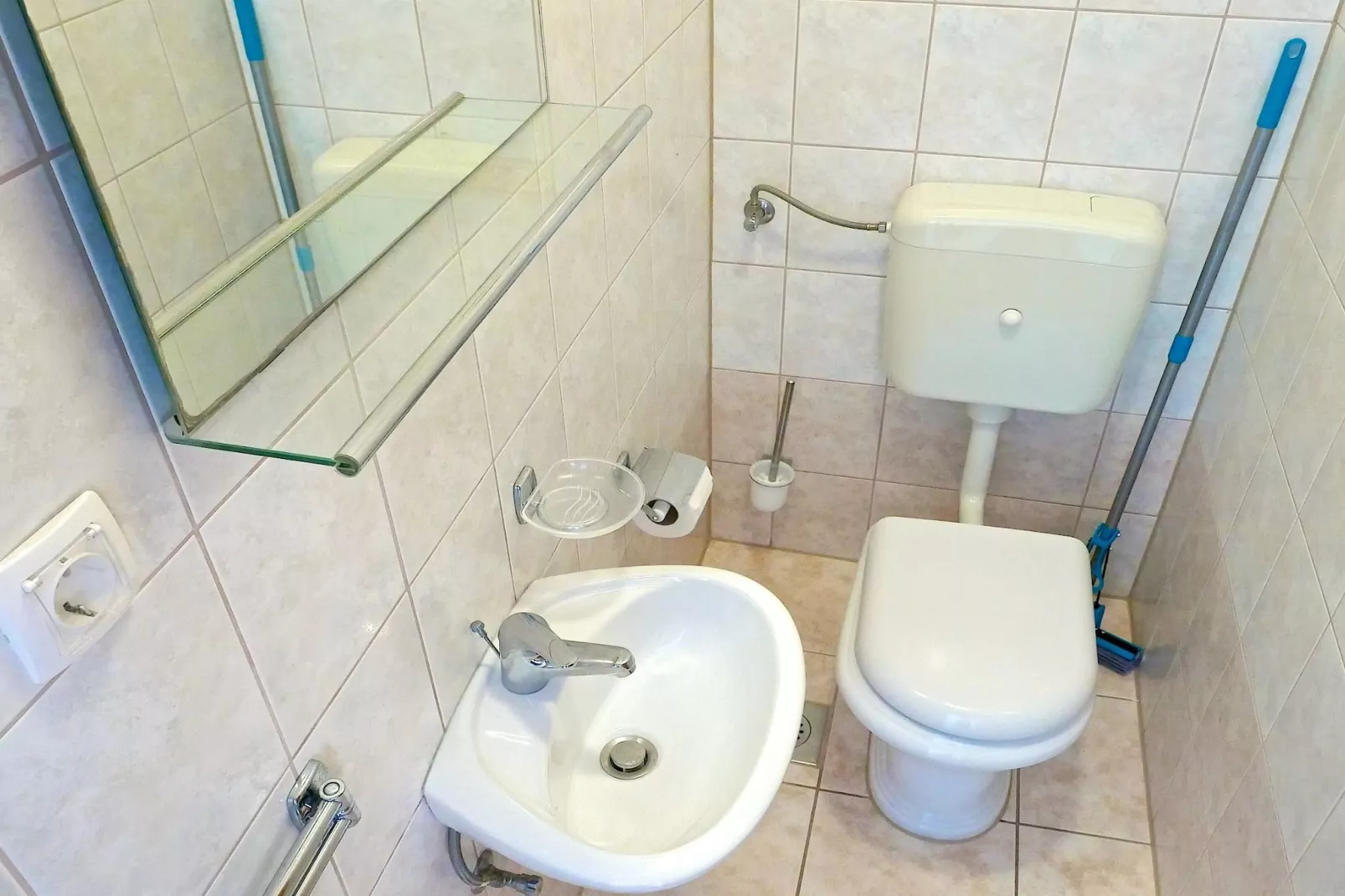 Seafront Apartments Deveron - Two Bedroom Apartment with Balcony and Sea View (Hvar)-Badkamer