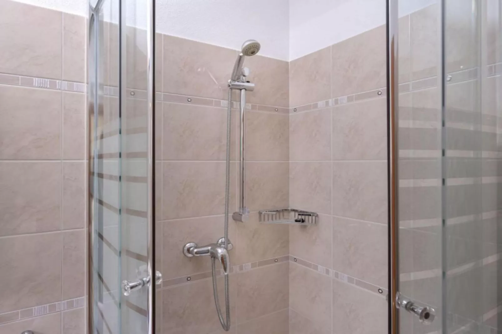 One Bedroom Apartment with Balcony 3-Badkamer