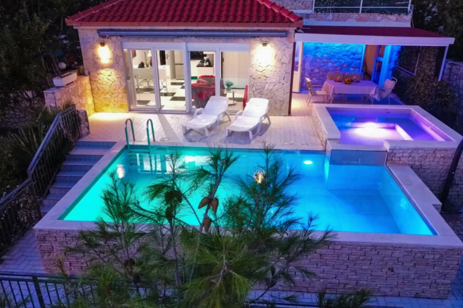 Seafront Apartment Sea Relax with Private Pool - Two Bedroom Apartment with Sea View  and Private Pool