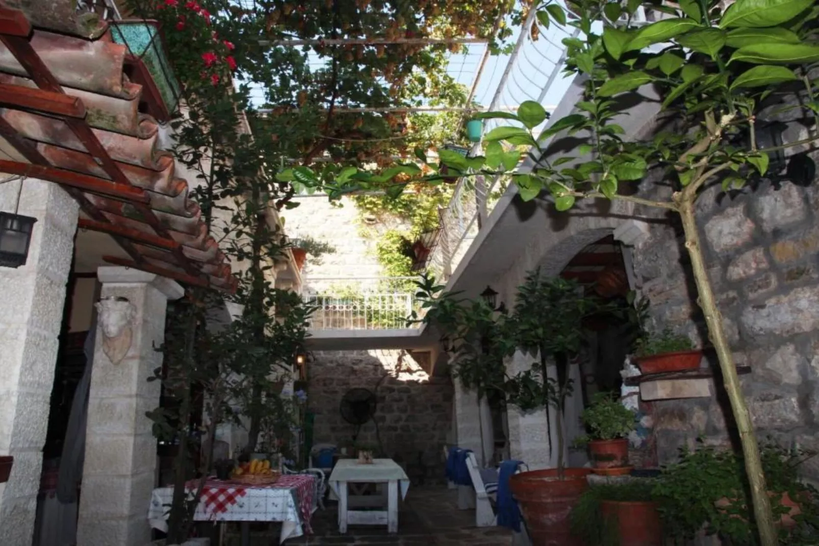 Quaint & Affordable Stay in Budva Traditional Stone House - Comfort Double Room 4-Buitenlucht