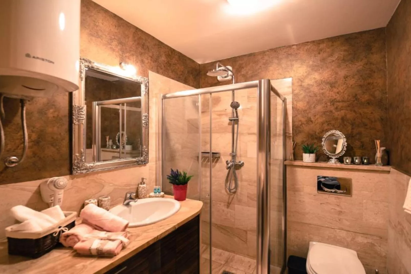 Chic Budva City Retreat - Studio Apartment with Balcony-Badkamer