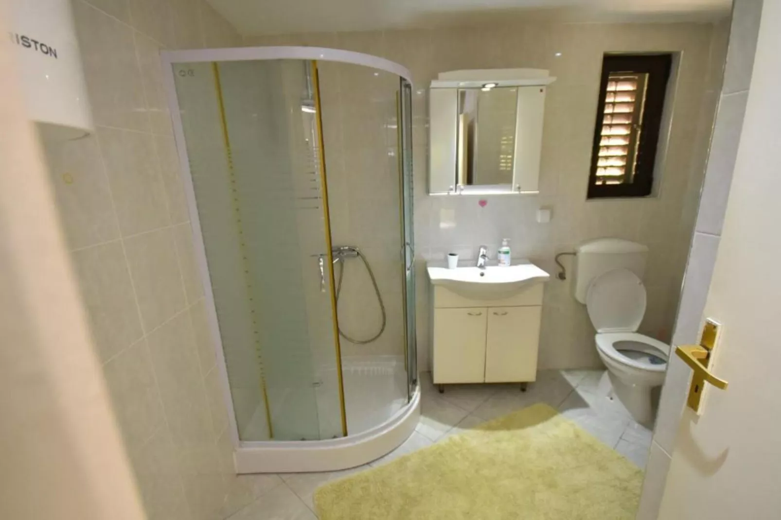 Cozy Igalo Retreat Ideal for Families - Two Bedroom Apartment-Badkamer