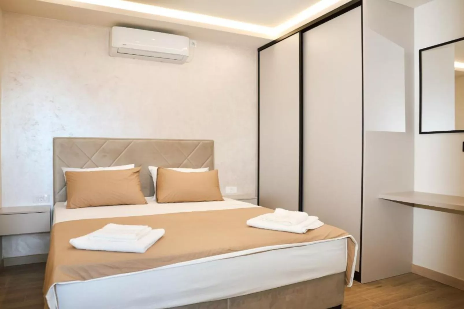 Stylish Apartment with Modern Elegance in Herceg Novi Area - Deluxe One Bedroom Apartment with Balcony-Slaapkamer