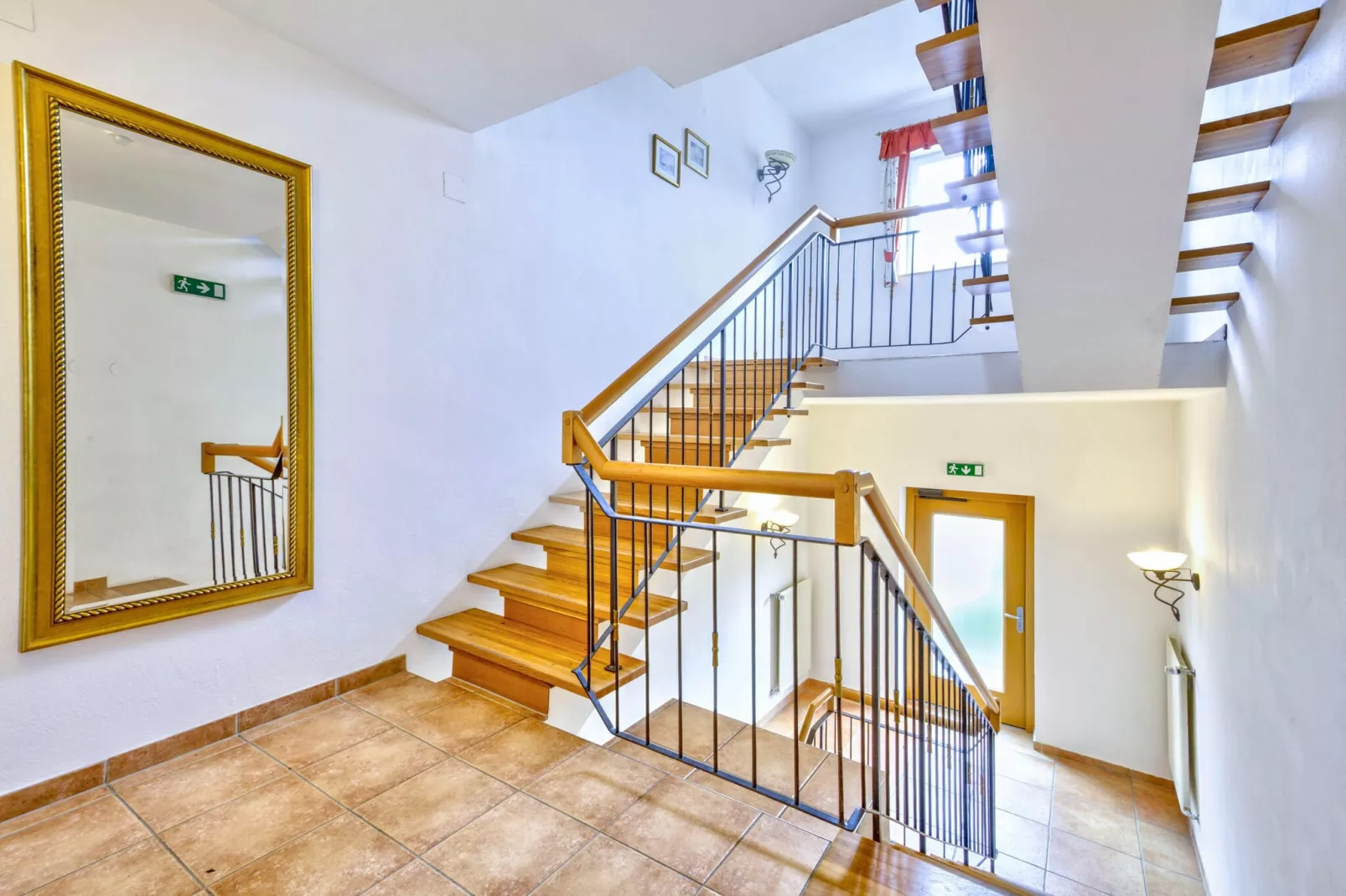 Vicky Apartment Top 4-Overloop