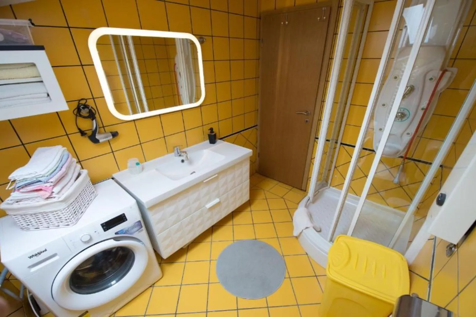 One-Bedroom Apartment With Lake View-Badkamer