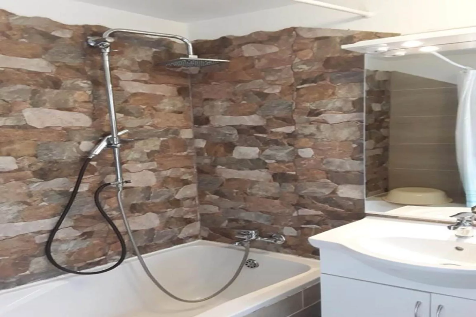 Charming Apartments Kestenovi Dvori - Two Bedroom Apartment (A1)-Badkamer