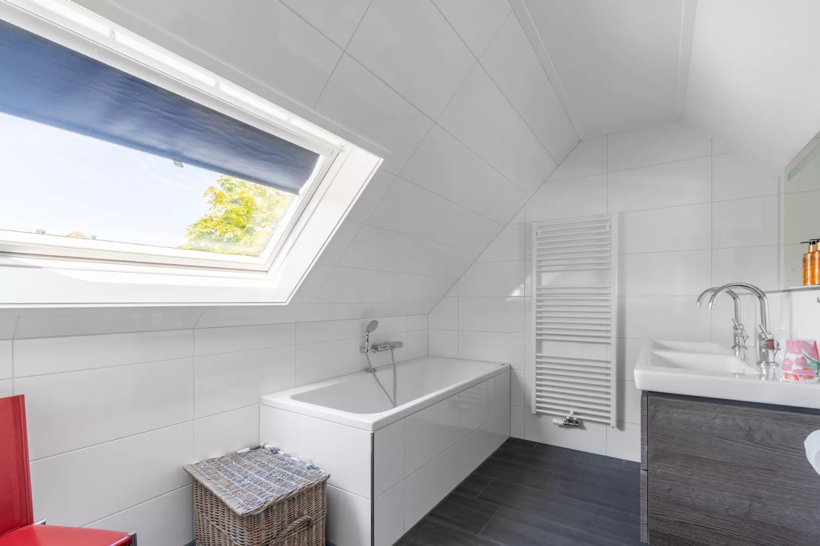 Kamperfoelie 77-Badkamer