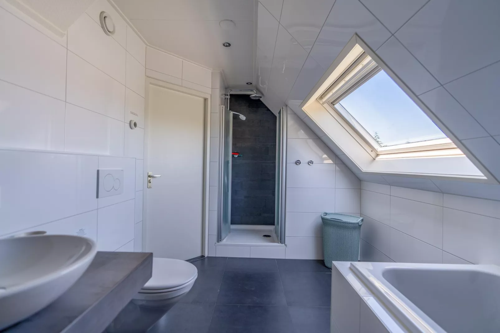 Kamperfoelie 97-Badkamer