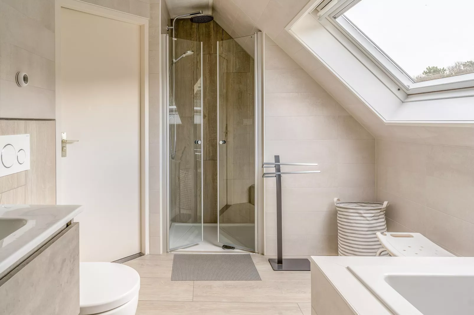 Kamperfoelie 83-Badkamer