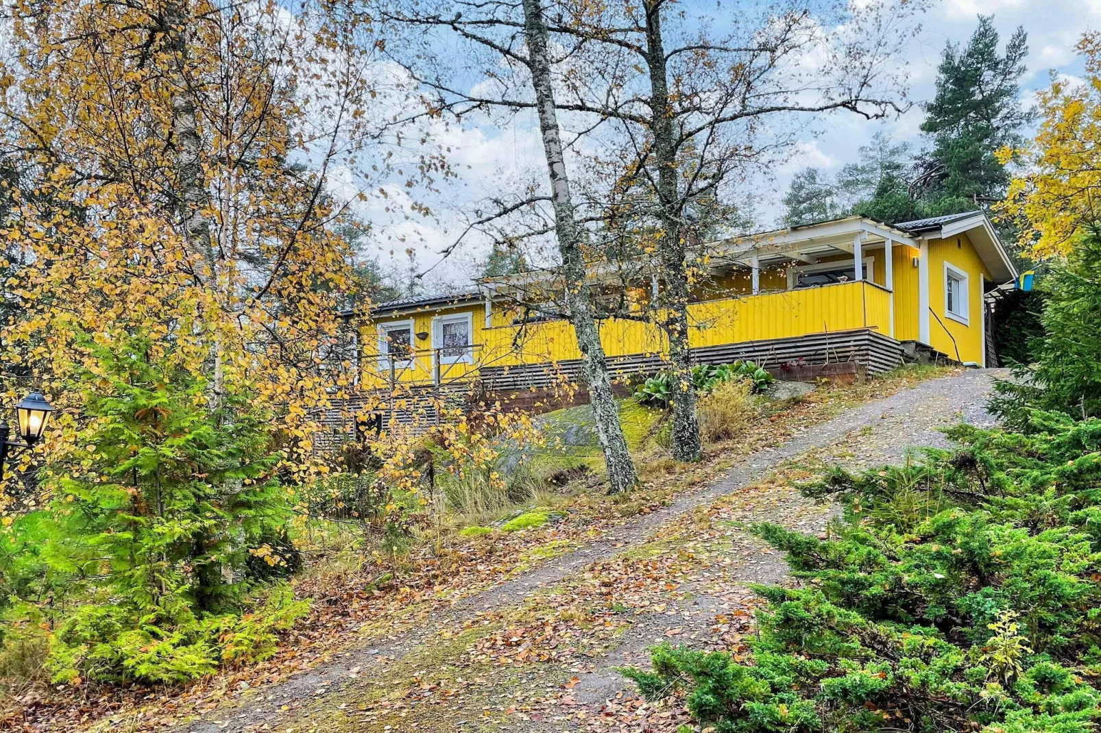 Gezellig toevluchtsoord in het bos met bubbelbad
