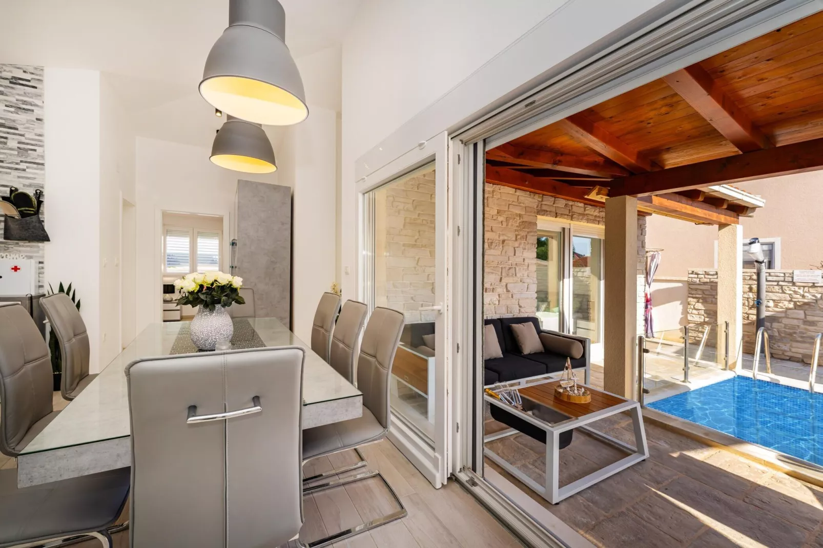 Villa Gajser-Eetkamer