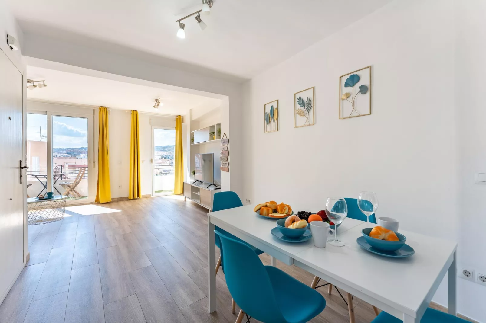 CT 379 - Faro's Malaga Citycenter - Cosy Apartment at Capuchinos for 2-Eetkamer