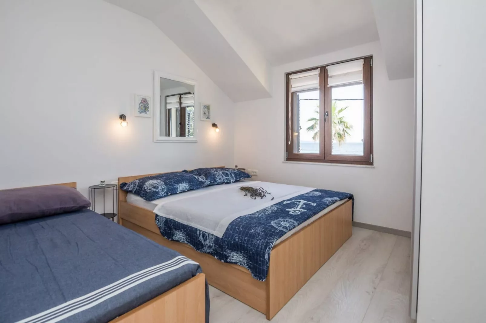 Apartments Sea Eyes - Two Bedroom Apartment with Balcony and Sea View (Kat)-Binnen