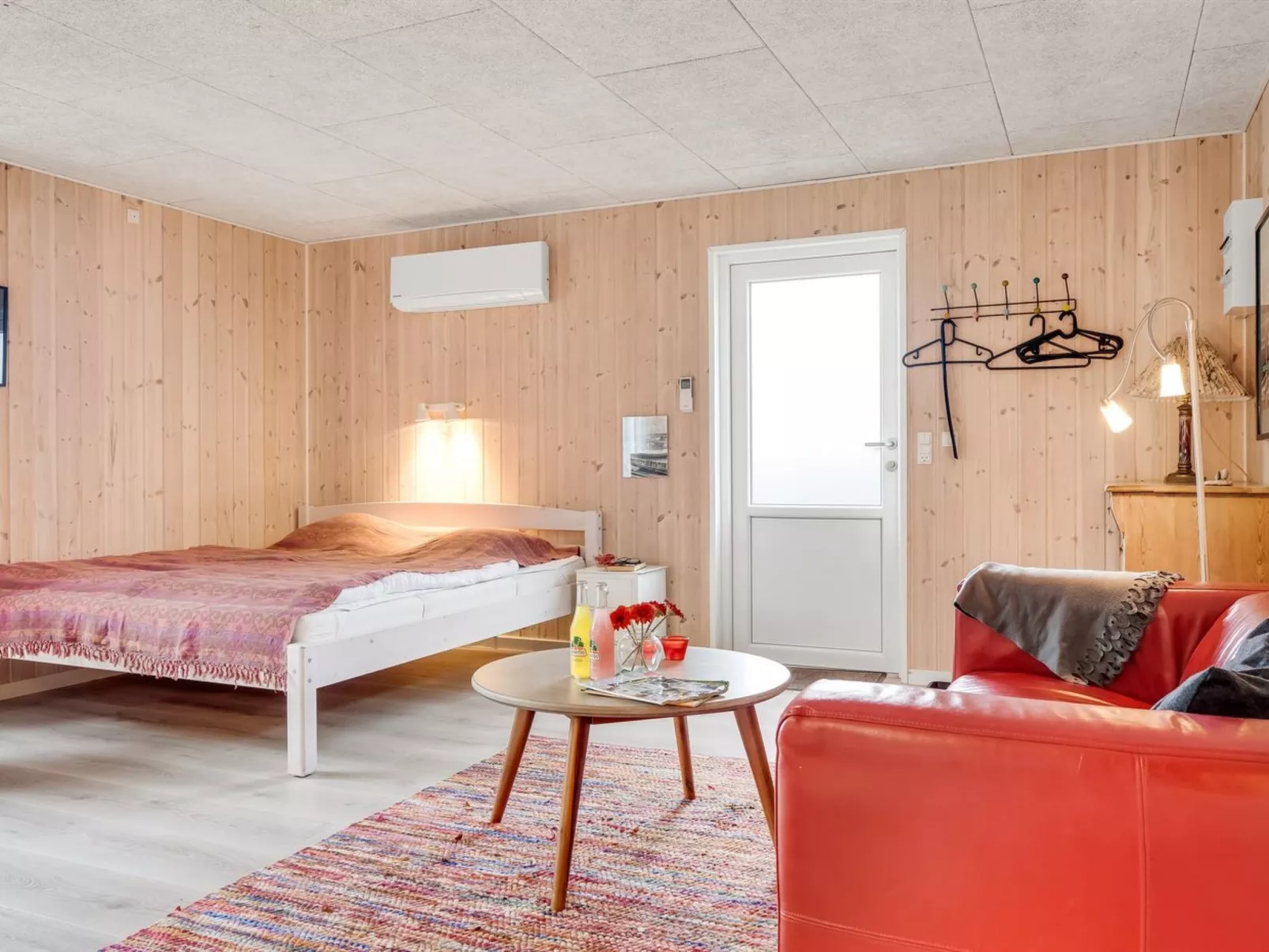 "Tekla" - 75m from the sea-Binnen