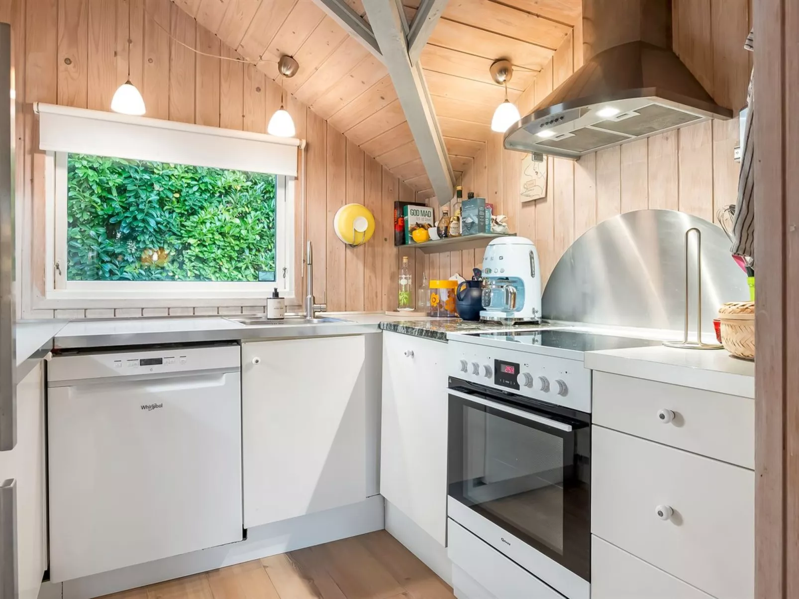 "Lenny" - 500m from the sea