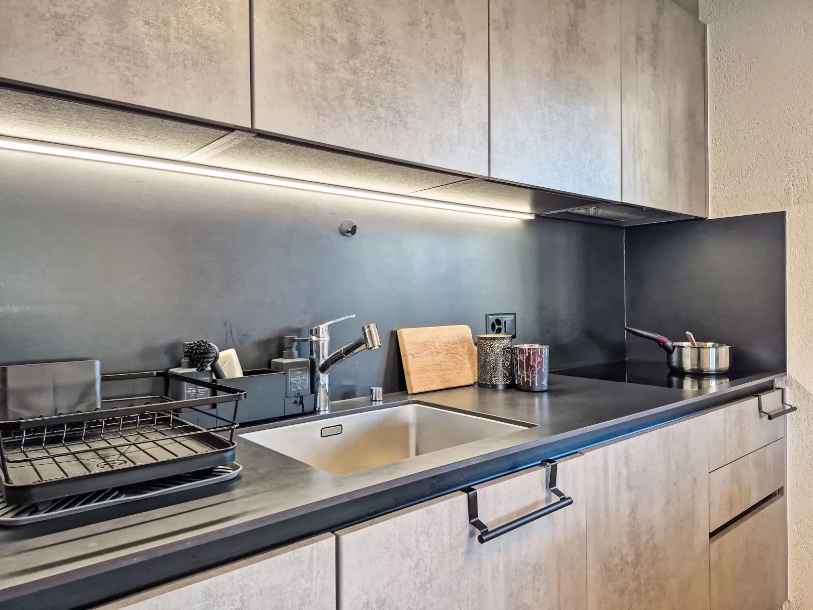 Ambassador 2/1-Binnen