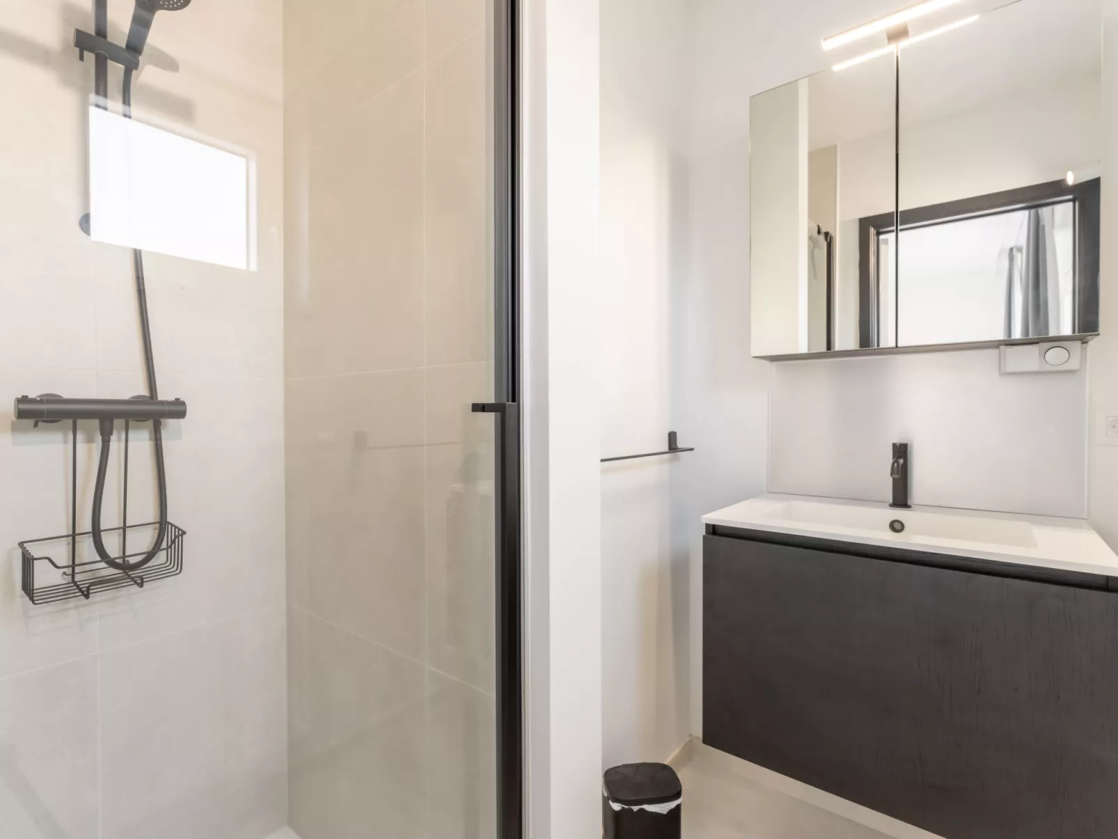 Ter Linde with two terraces-Binnen