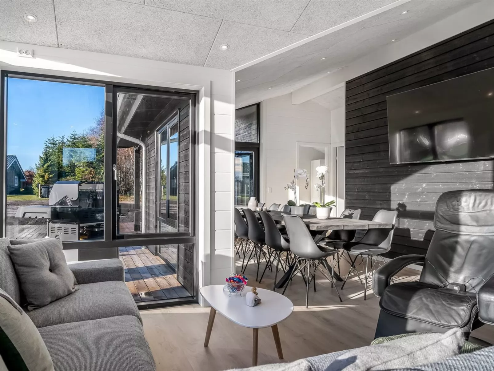 "Daren" - 700m from the sea-Binnen