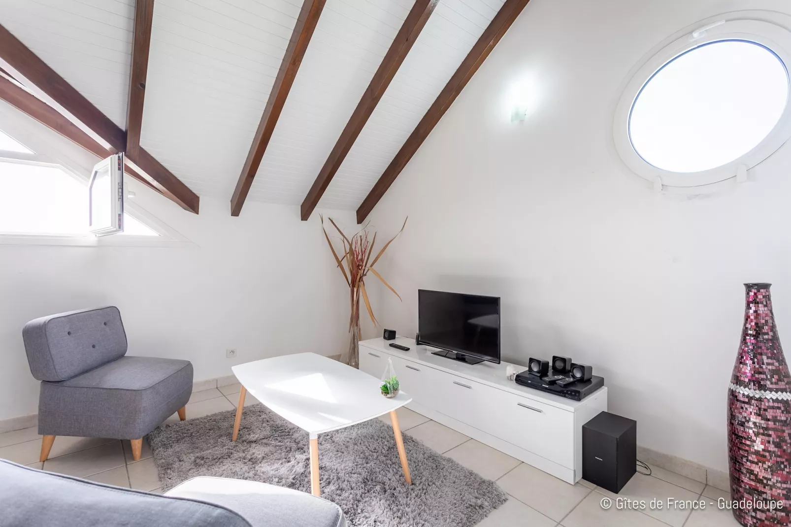 Paradise Bay Villa standing avec vue sur mer Non Remboursable-Woonkamer