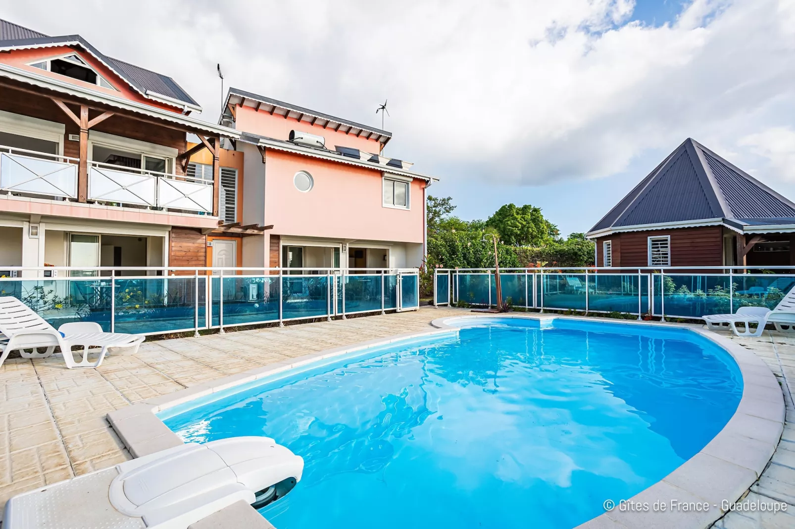 Complexe entier-Résidence-Villa-Salle de Bain amenagée-Vue mer-Zwembad