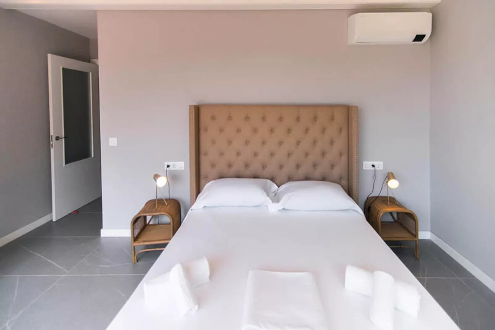 Maison à Roses-Niet-getagd