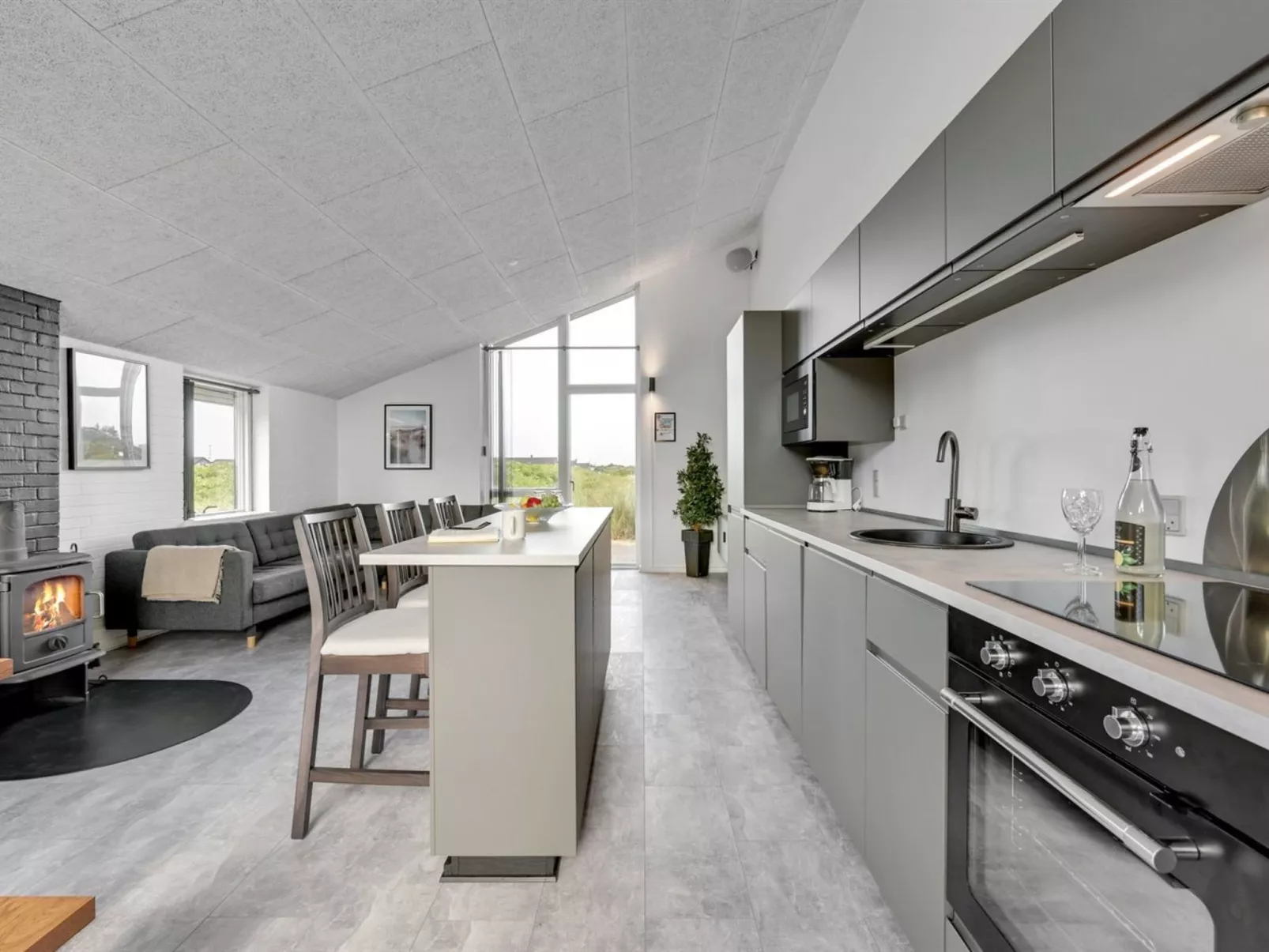 "Mert" - 1.2km from the sea-Binnen