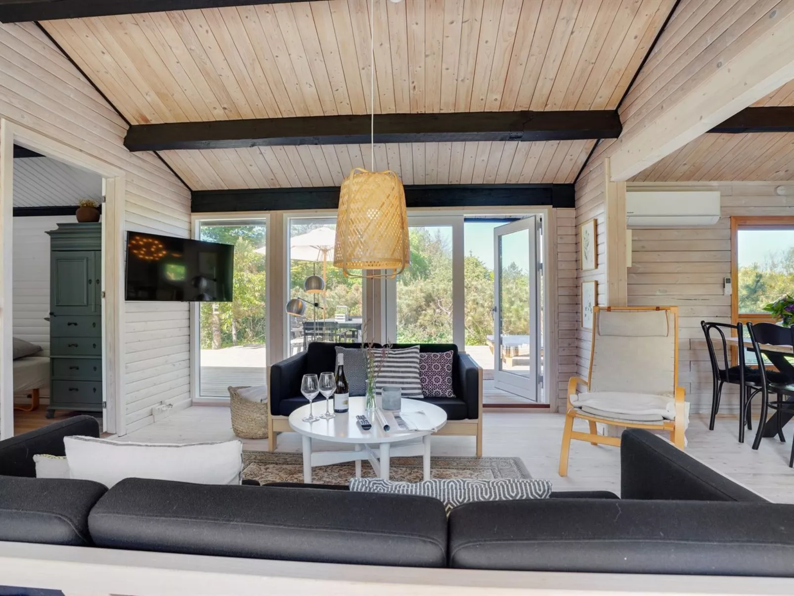 "Skogh" - 600m from the sea-Binnen