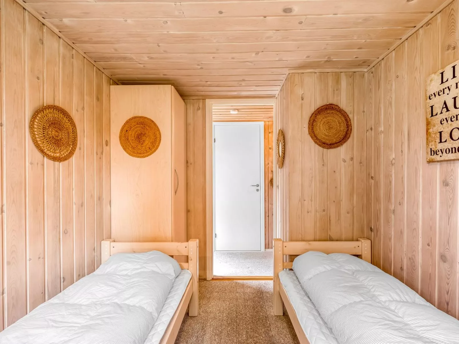 "Toimi" - 500m to the fjord-Binnen