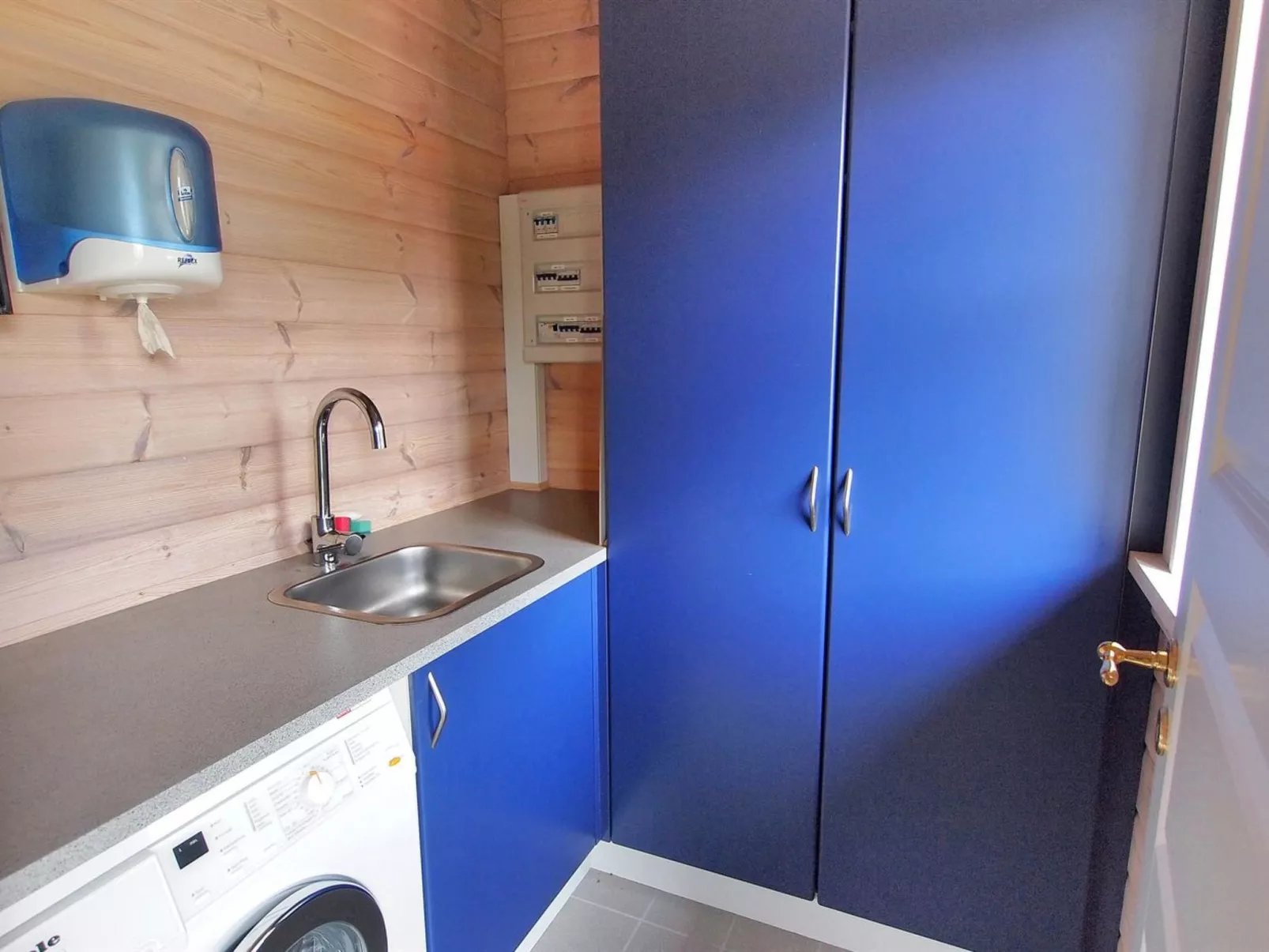 "Lilian" - 600m from the sea-Binnen