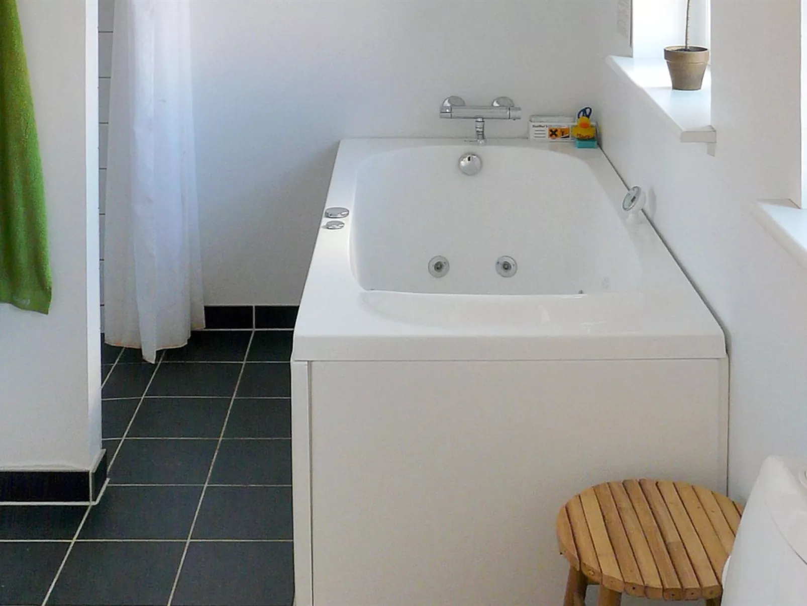 "Tuulia" - 1.1km from the sea-Binnen