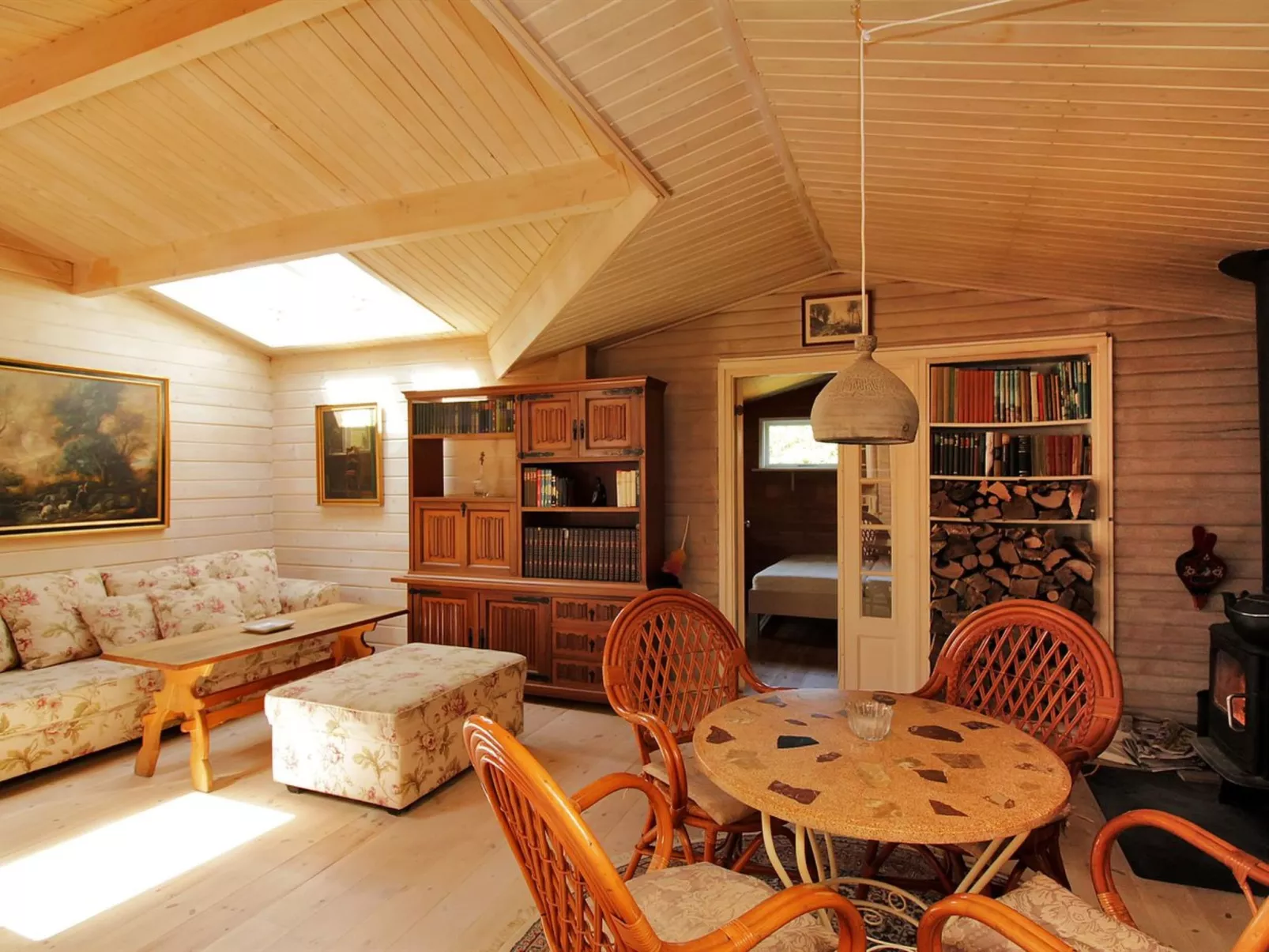 "Enrik" - 123m from the sea-Binnen