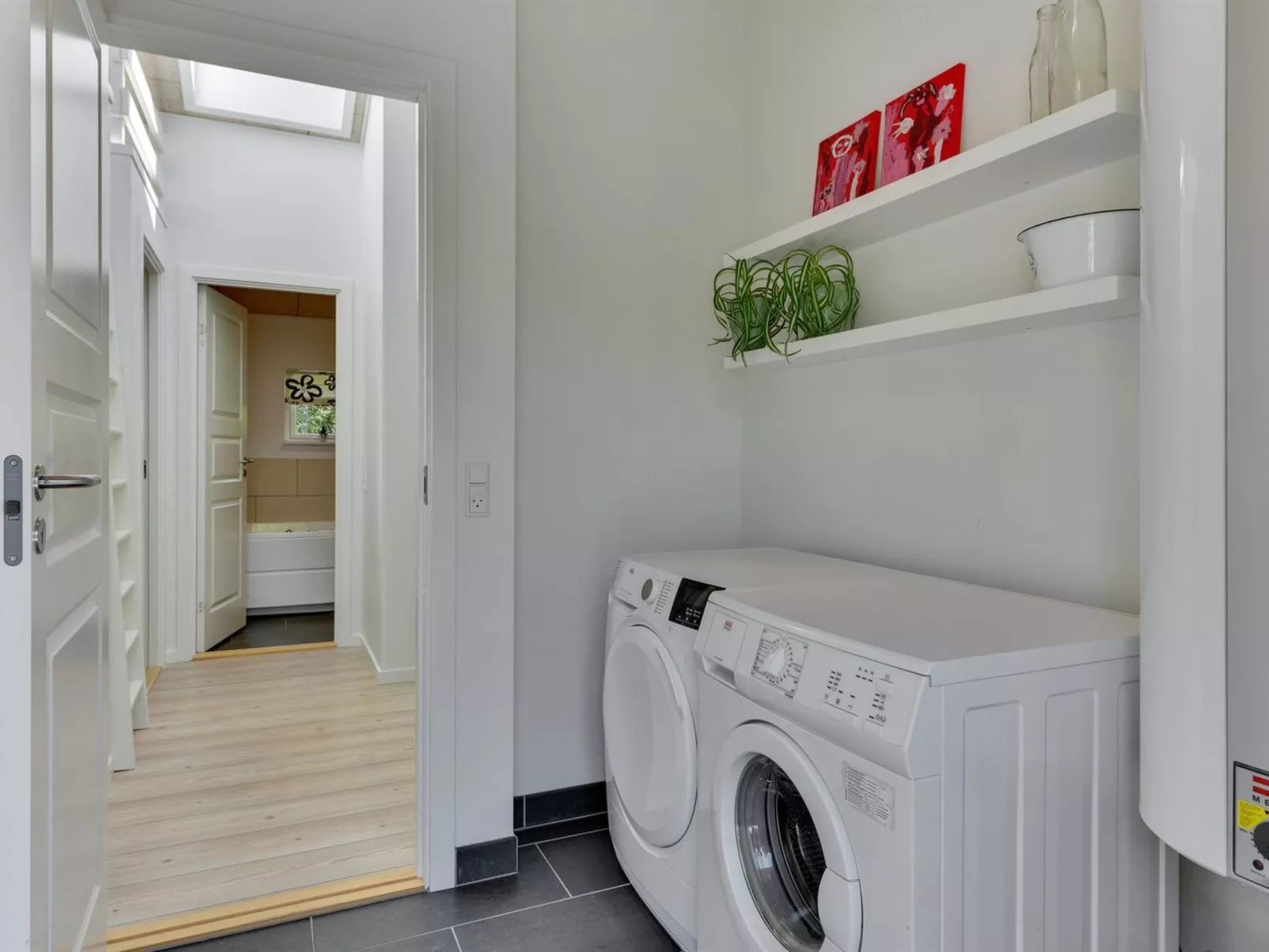 "Elena" - 800m to the fjord-Binnen