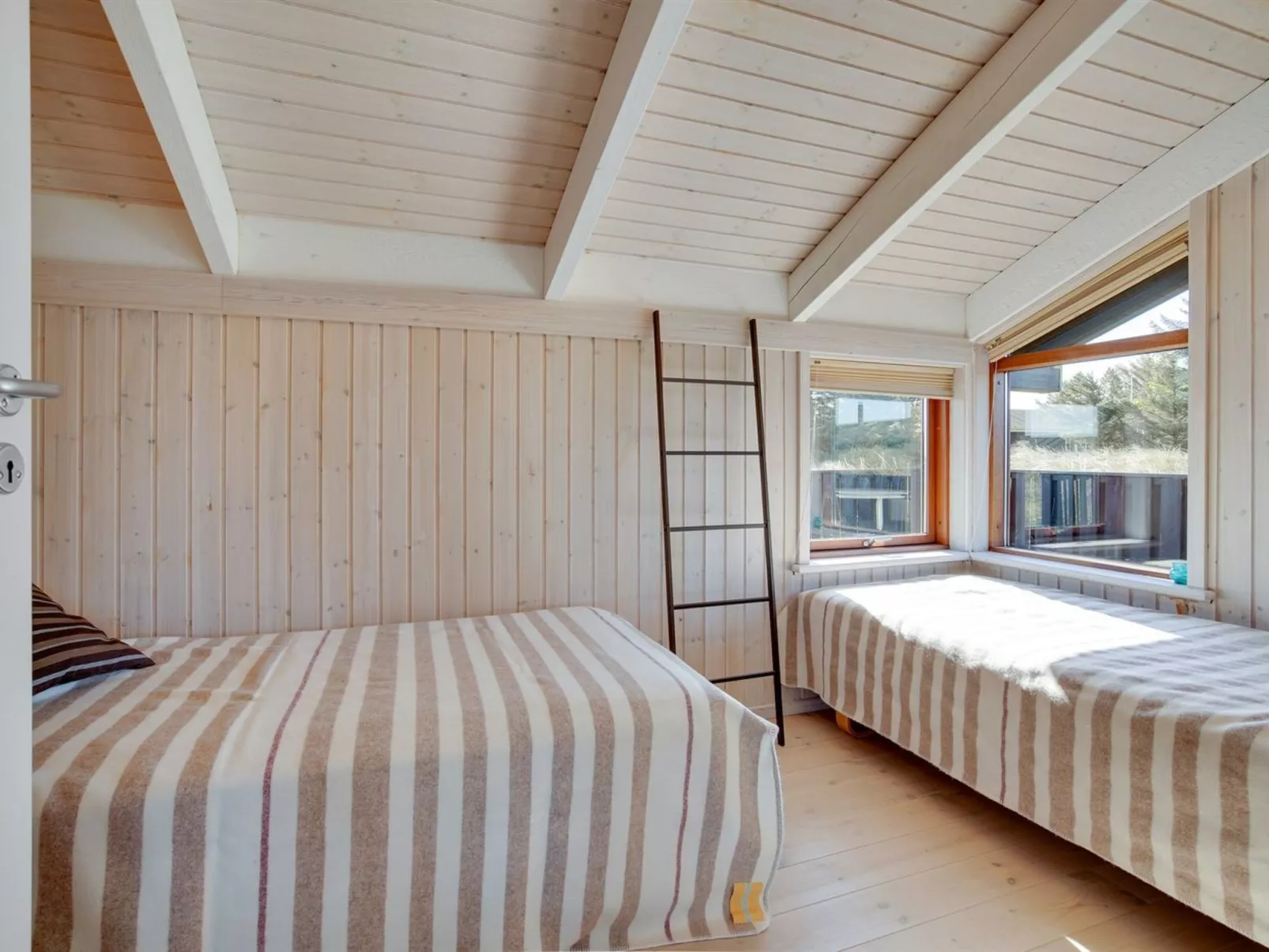 "Riana" - 375m from the sea-Binnen