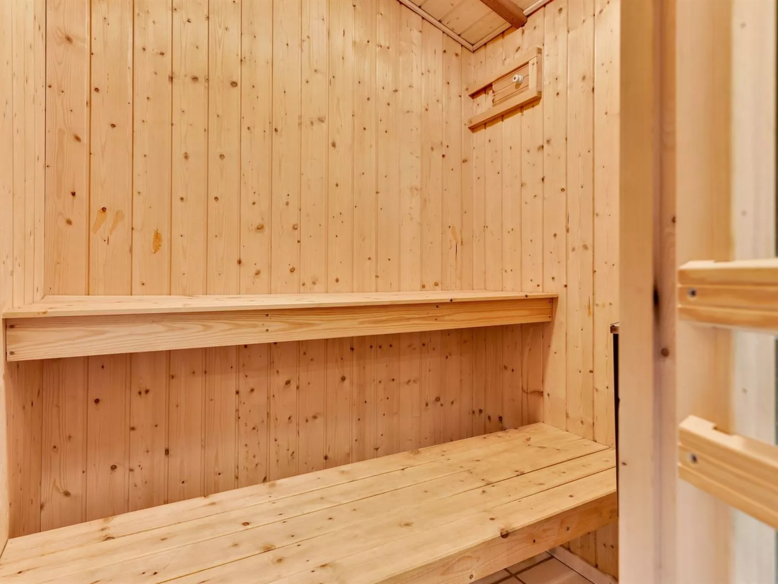 "Roel" - 500m from the sea-Binnen