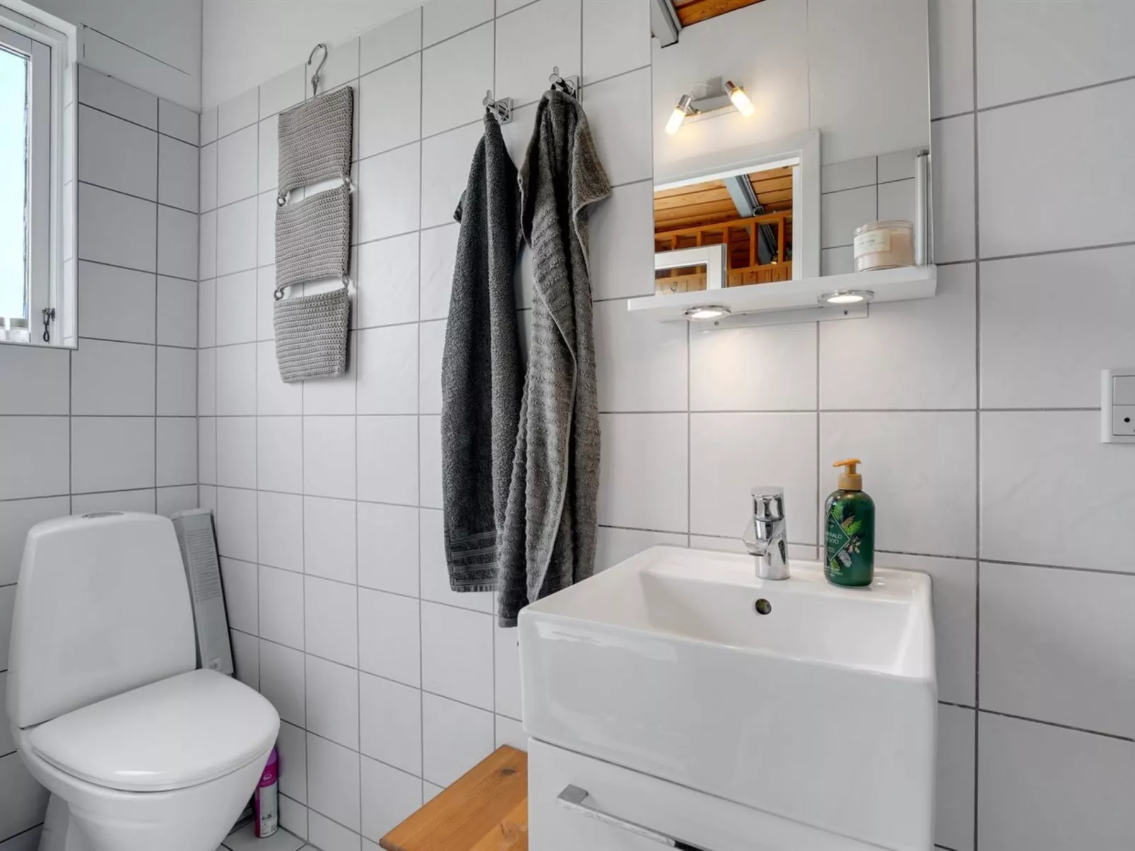 "Elgin" - 1.8km from the sea-Binnen