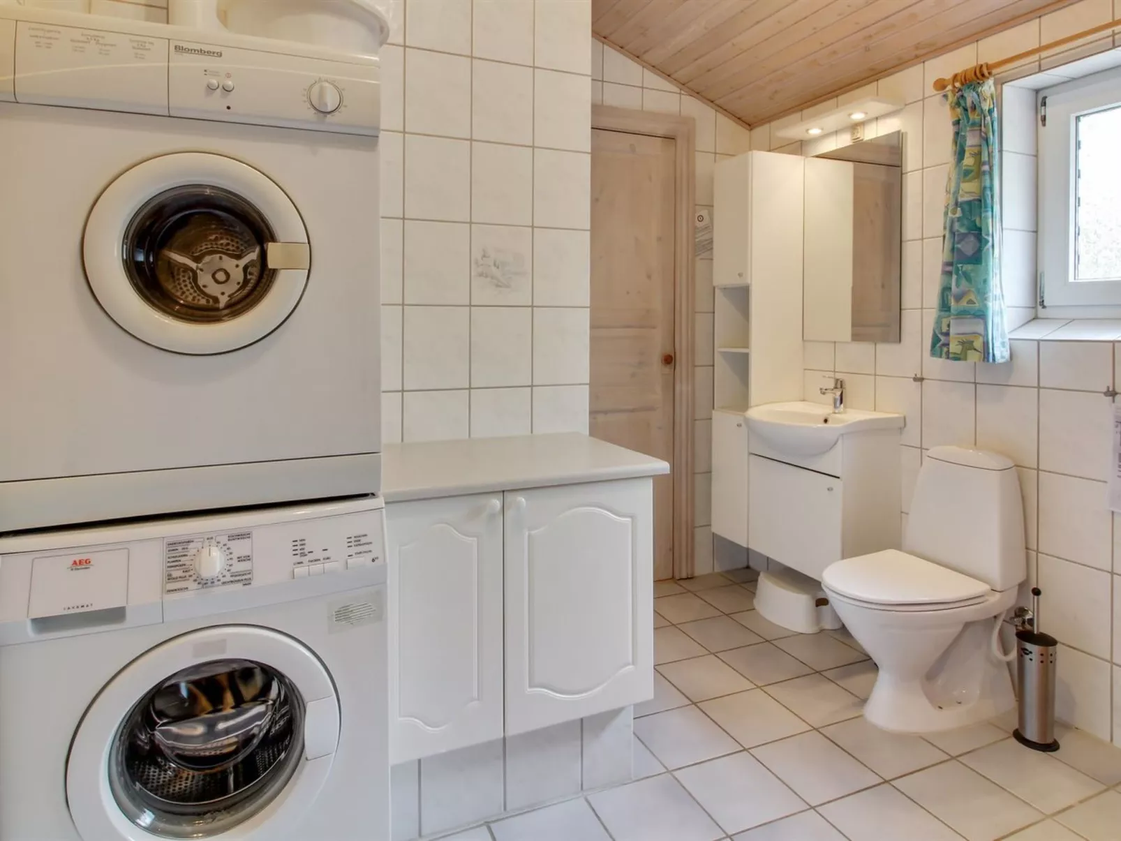 "Elsy" - 2.6km from the sea-Binnen