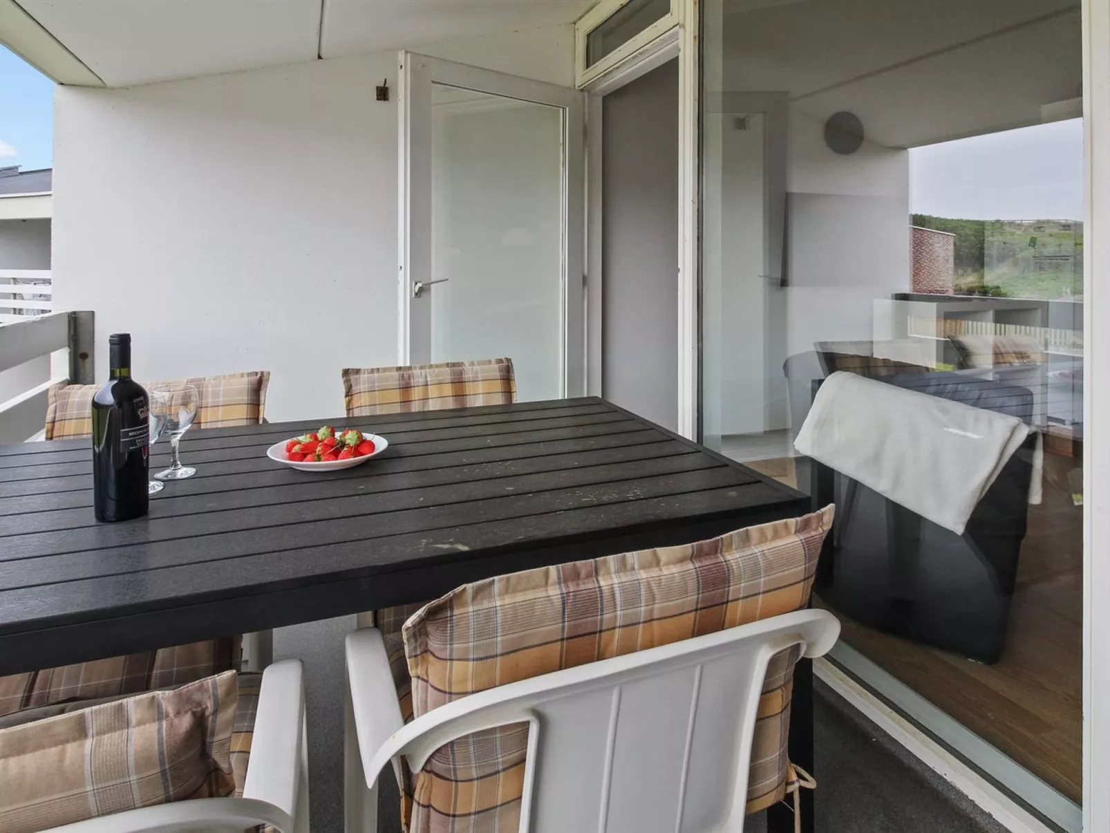 "Thoni" - 200m from the sea-Buiten