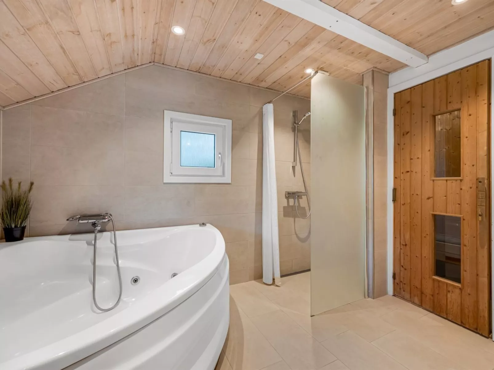 "Yuma" - 1km from the sea-Binnen