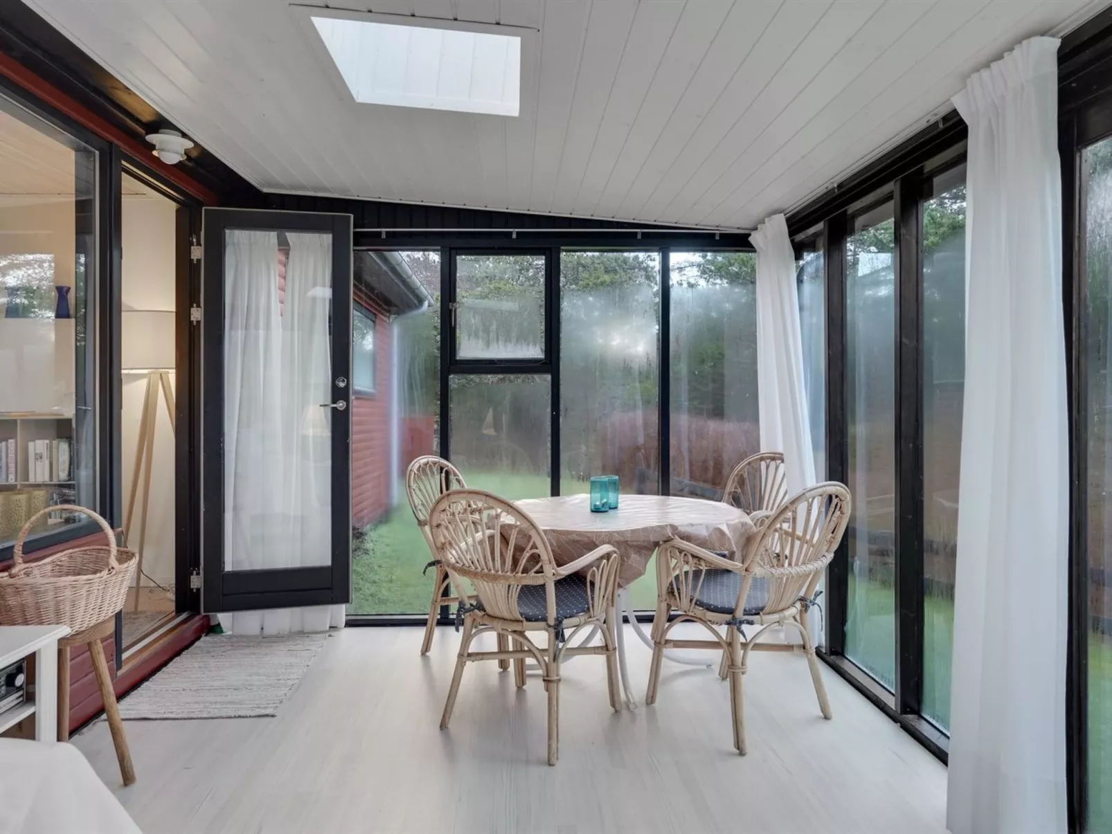 "Lykka" - 950m from the sea-Binnen