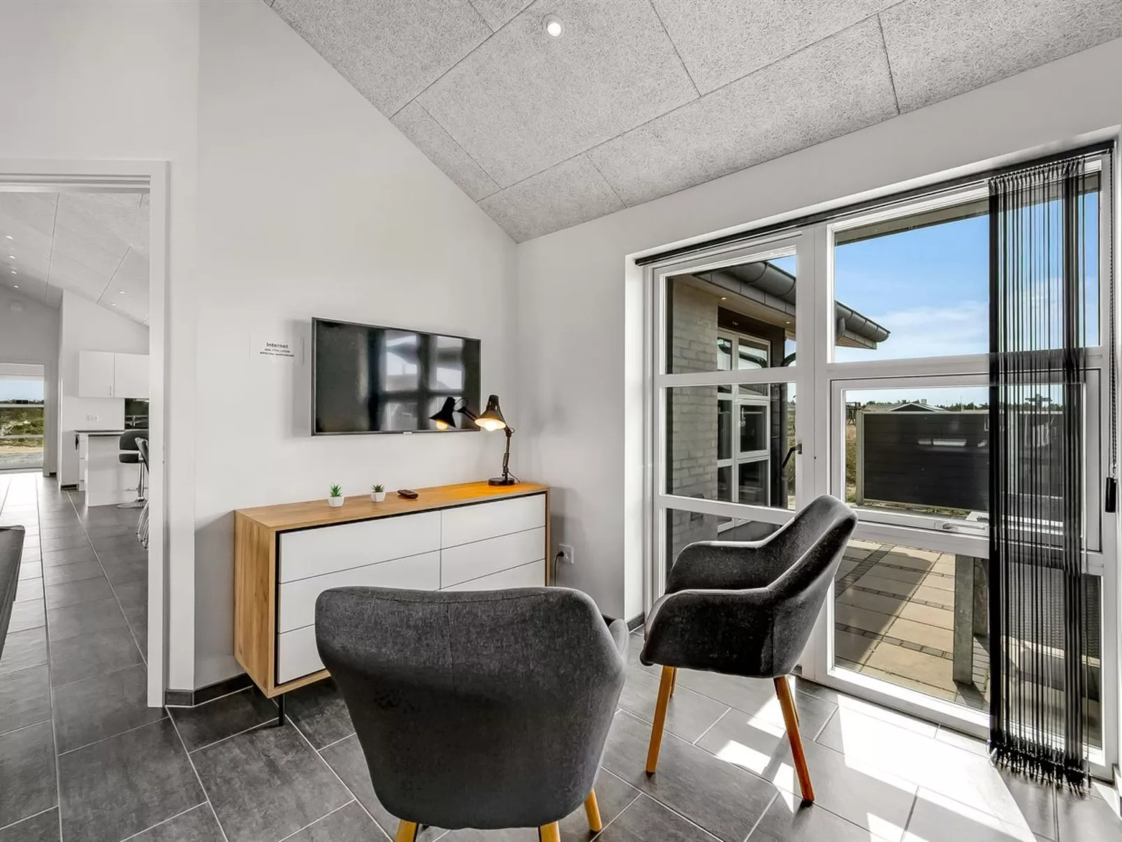 "Ennie" -  from the sea-Binnen