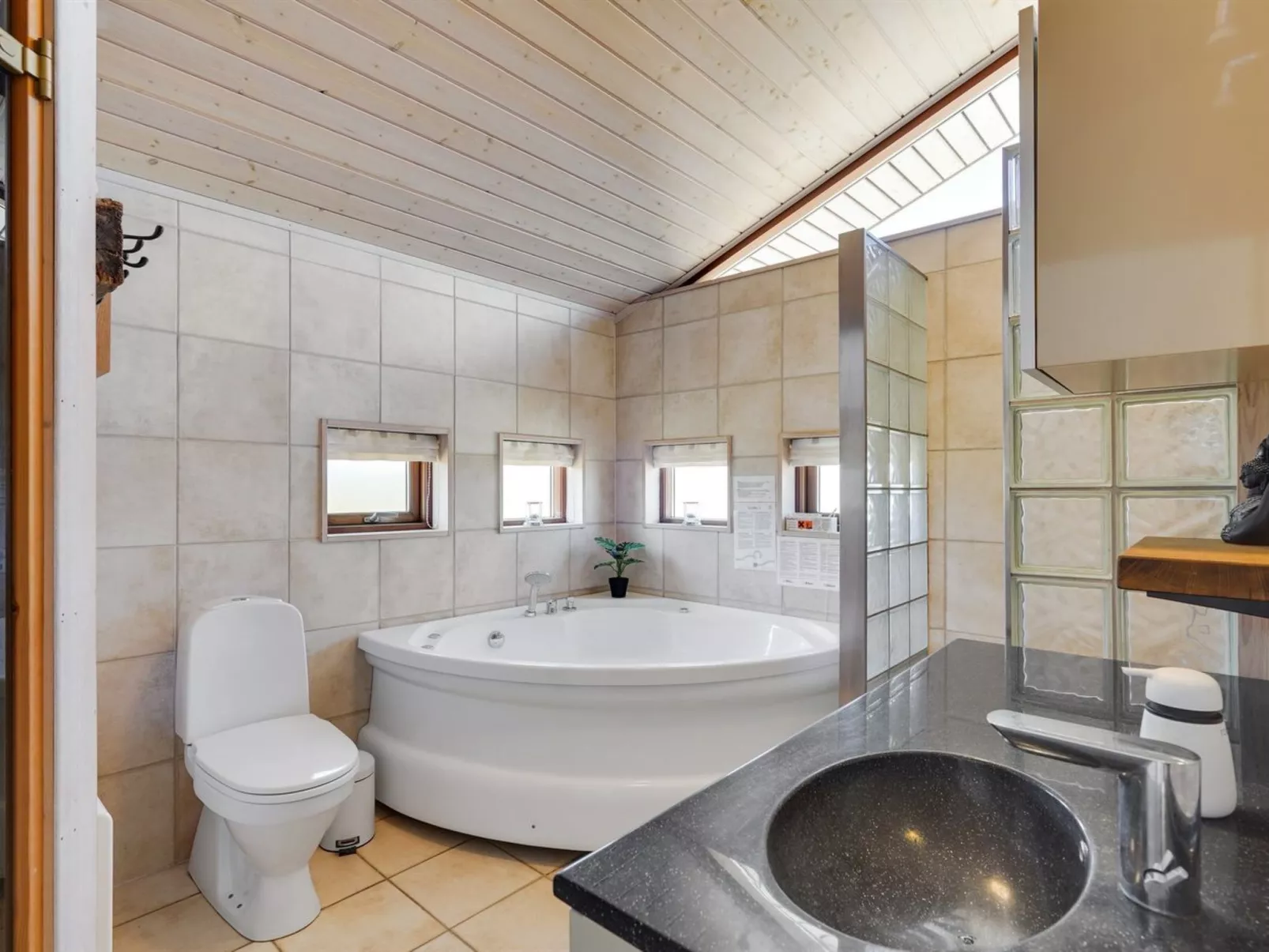 "Ela" - 500m from the sea-Binnen