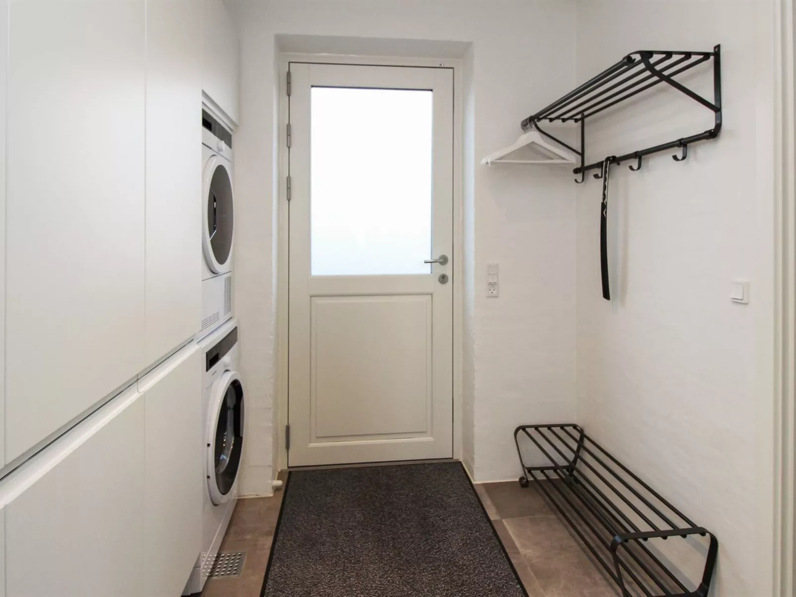 "Halldis" - 600m from the sea-Binnen