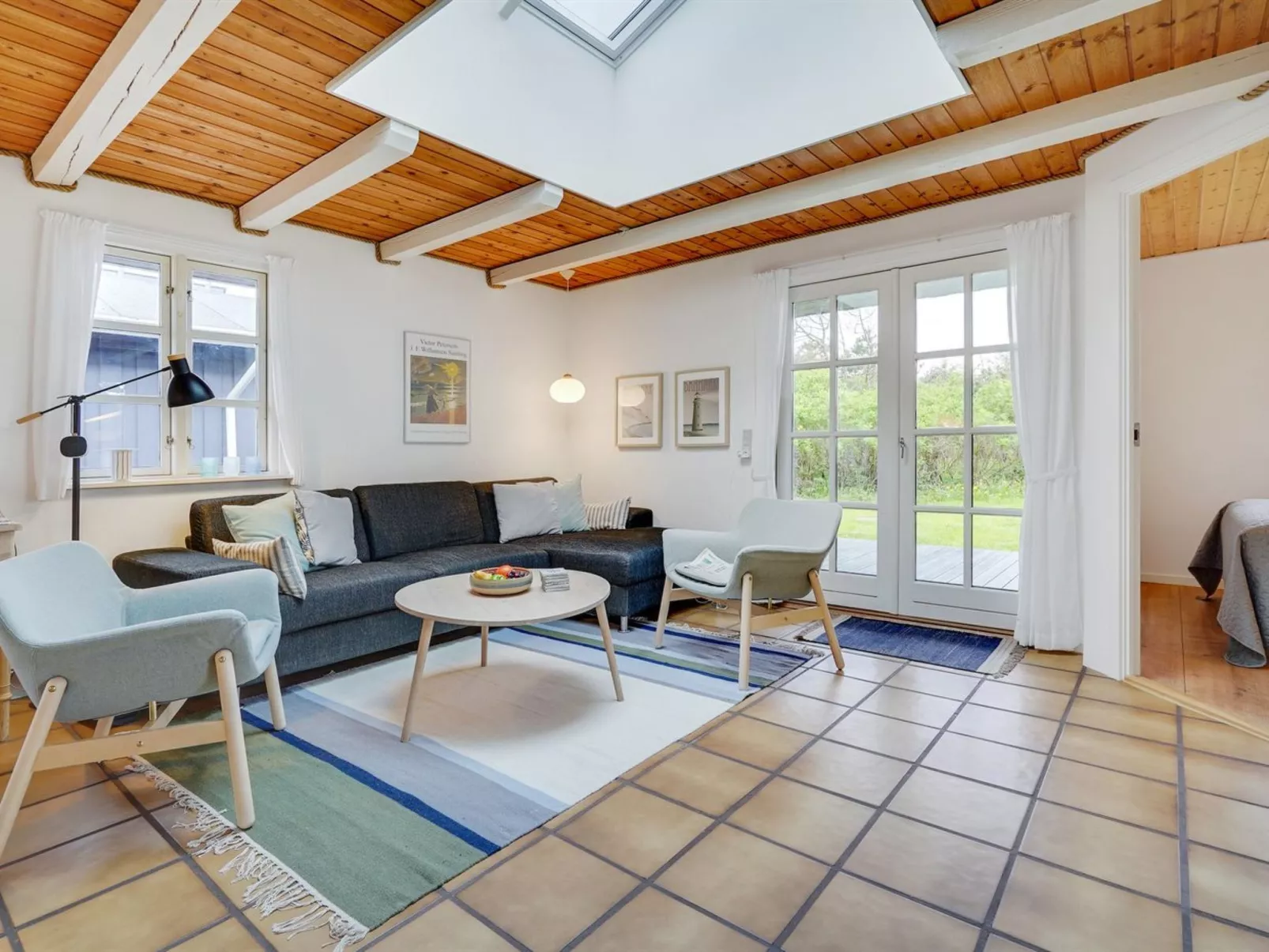 "Sölvy" - 300m from the sea-Binnen