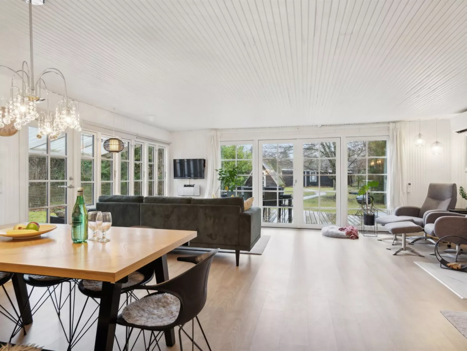 "Astrid" - 875m from the sea-Binnen