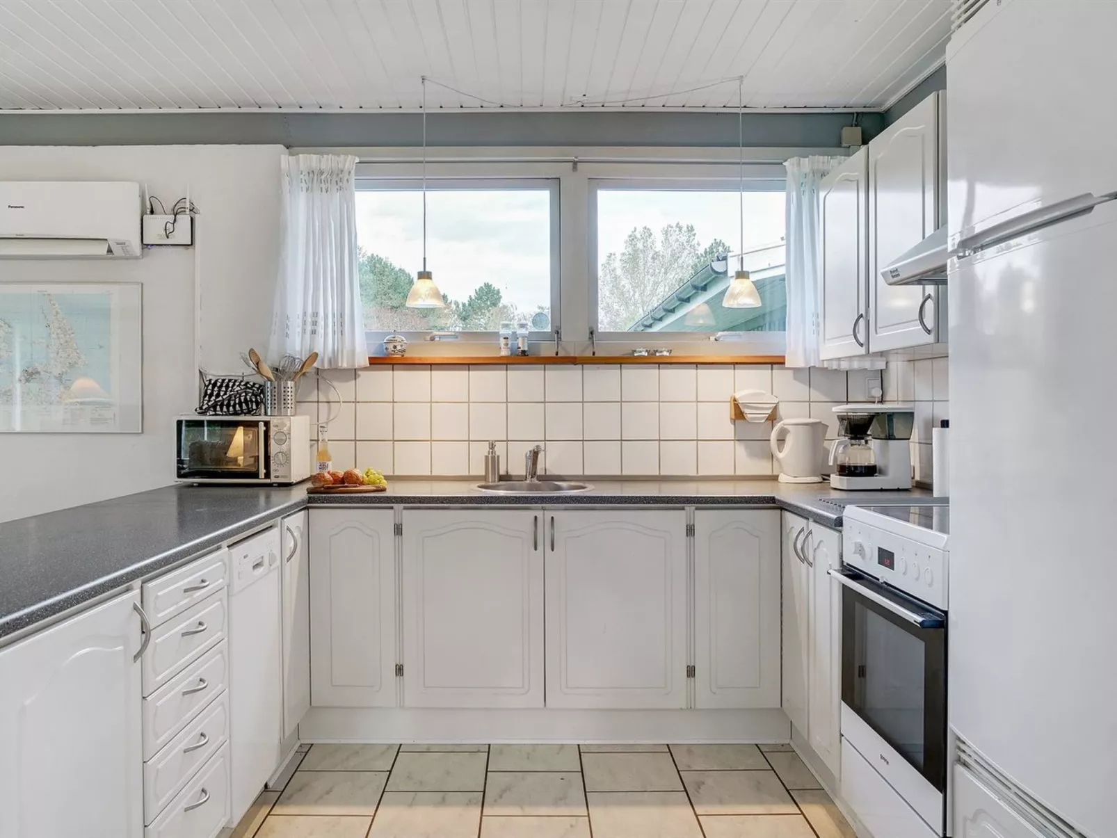 "Torhild" - 150m from the sea-Binnen