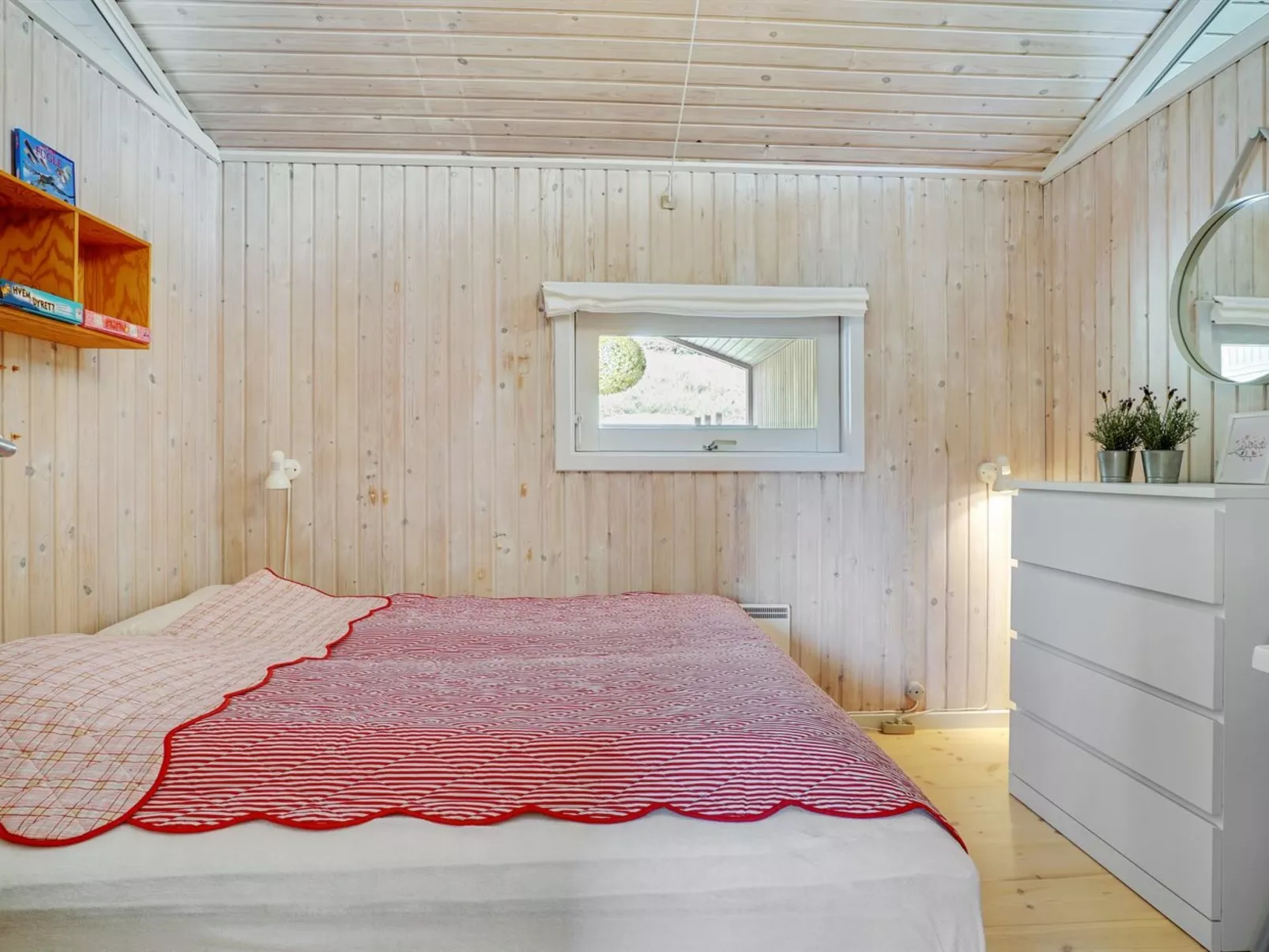 "Erwith" - 50m from the sea-Binnen